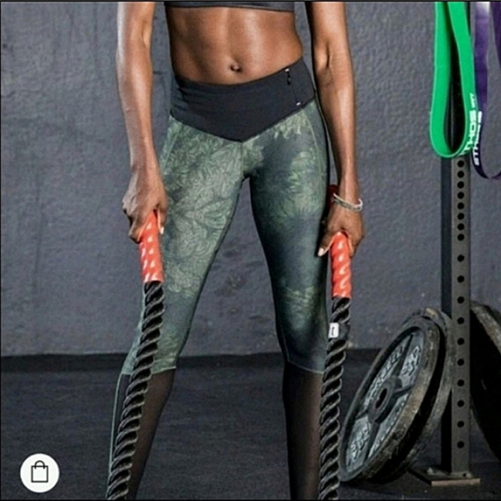 Calia by Carrie Underwood Floral Camo Athletic Leggings Mesh V Waist Size Medium